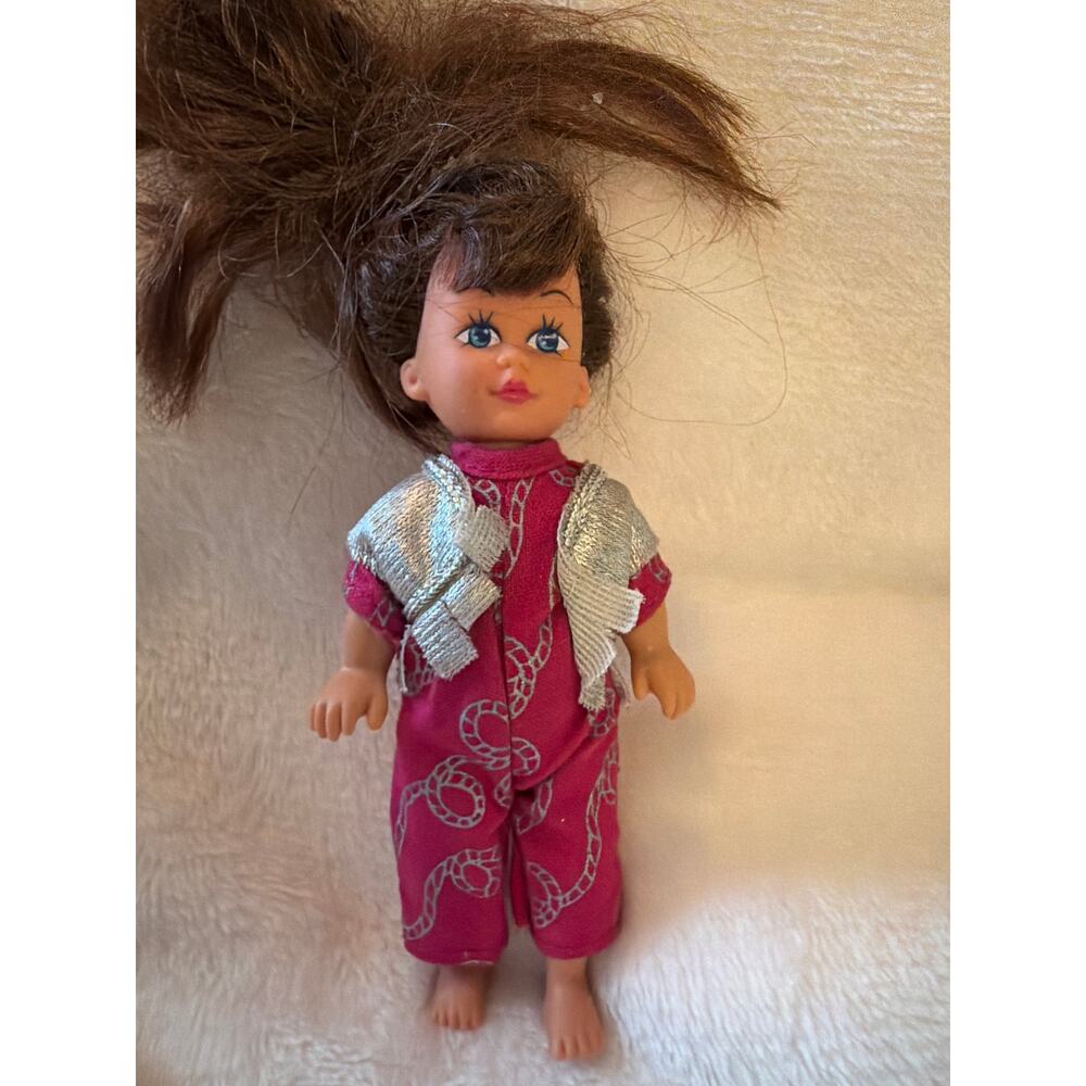 Vintage 1995 Kid Kore Little Sister Doll Brunette Blue Eyes Pink Jumpsuit Outfit